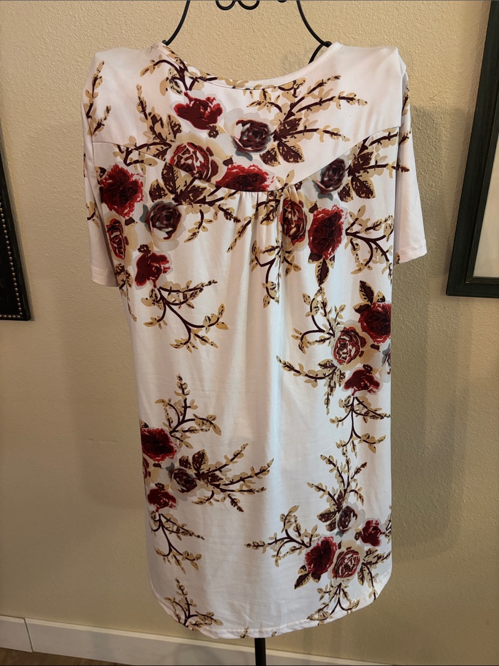 Women’s White Floral Short-Sleeve Tunic Top - Red Rose Print - Picture 4 of 8